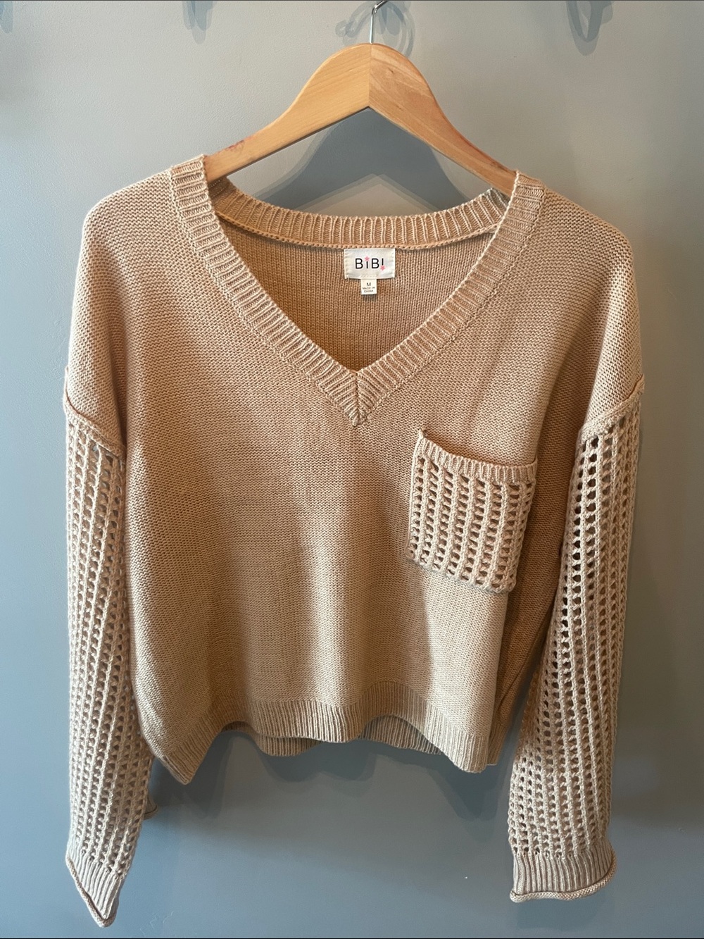 BiBi‎ Beige V-Neck Openwork Sleeve Pocket Sweater Size Medium